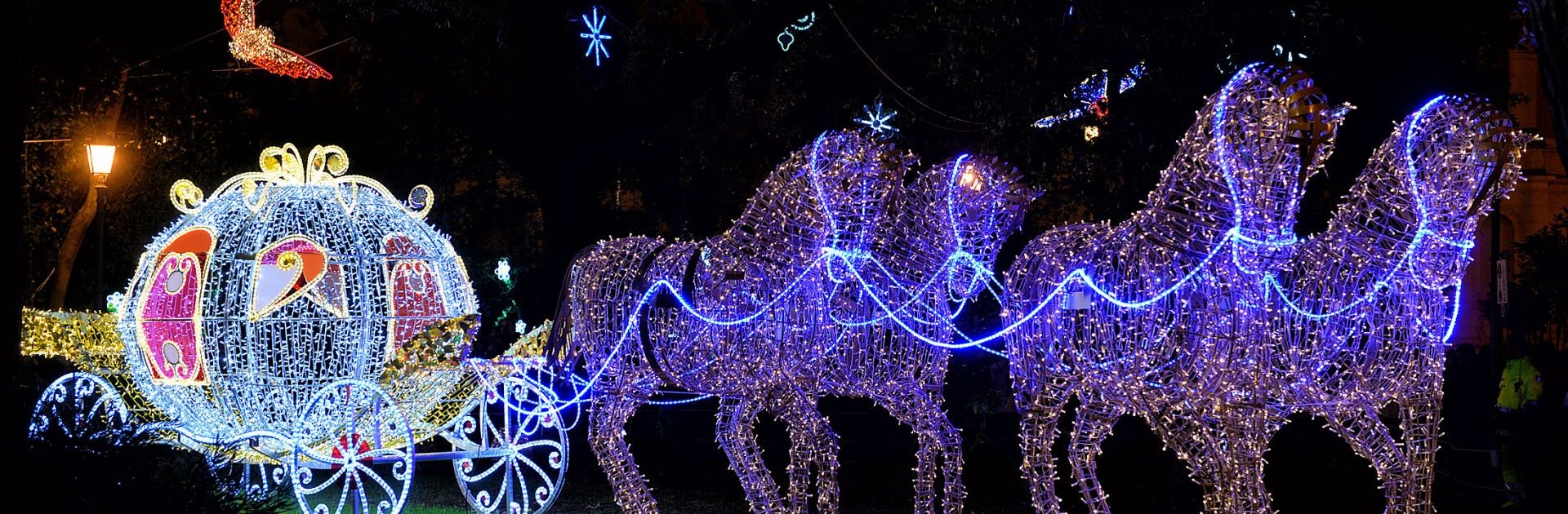 <h1>DAL CUORE DI NAPOLI ALLA SCINTILLANTE SALERNO</h1><p>TRA STORIA E LUCI D'ARTISTA<br />DAL 05 AL 08 DICEMBRE 2025 -&nbsp; &euro; 685</p>
<p><span style="color: #ffff00;"><strong>CONFERMATO!</strong></span></p><br><div class='btn'><a href='https://www.duemoriviaggi.it/viaggi-di-gruppo/dal-cuore-di-napoli-alla-magia-di-salerno-un-viaggio-tra-storia-e-luci-d-artista/'>SCOPRI</a></div>